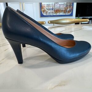 Naturalizer Navy Pumps. Never Worn. 11N